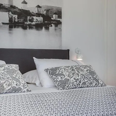 Kostantis Town Villa *