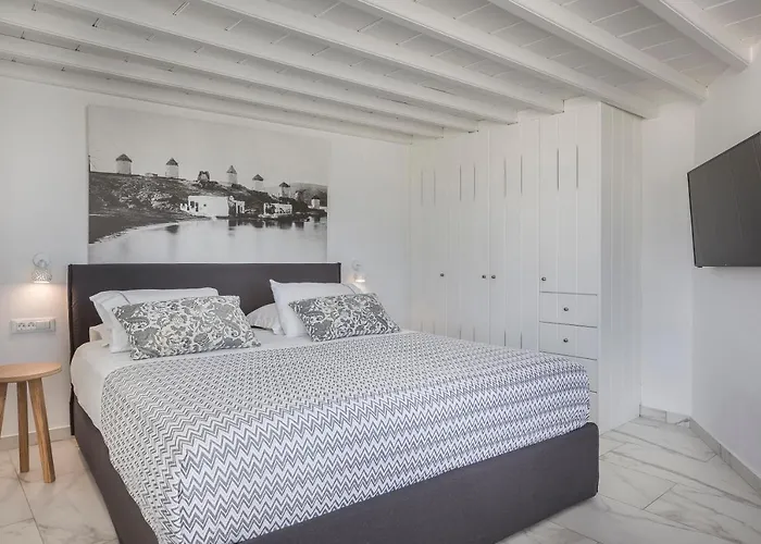 Kostantis Town Villa *