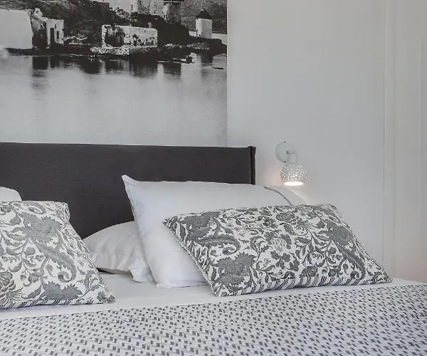 Kostantis Town Villa *