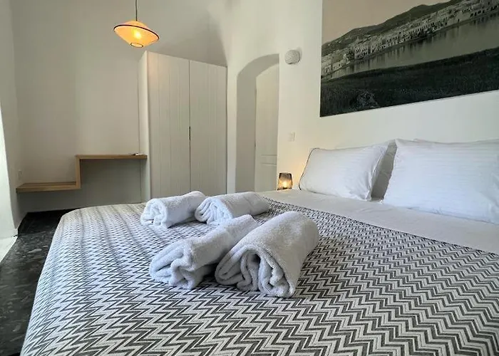 Kostantis Town Villa *