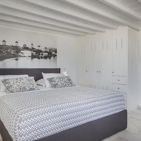 Kostantis Town Villa *