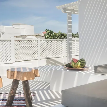 Kostantis Town Villa *